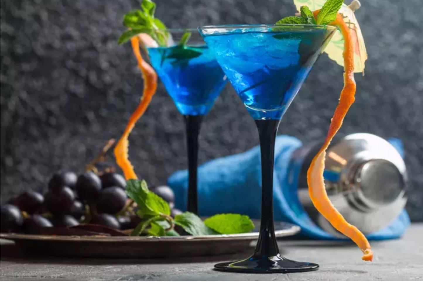 Cocktail Blue Brazil : curação, cachaça, piña colada